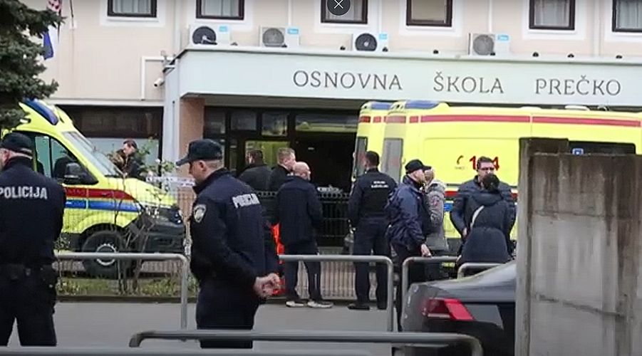 Младеж нападна с нож учителка и деца, едно е загинало